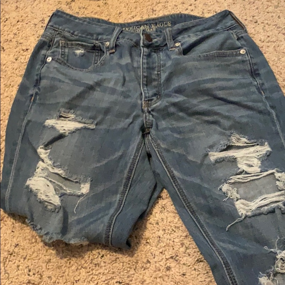 Size 6 American Eagle Distressed Tomgirl Jeans!